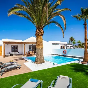 Holiday home Axular With Heated Private Pool, Playa Blanca (Lanzarote)